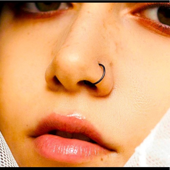 New 2pcs Fake Black Hoop Nose Ring - Picture 1 of 4